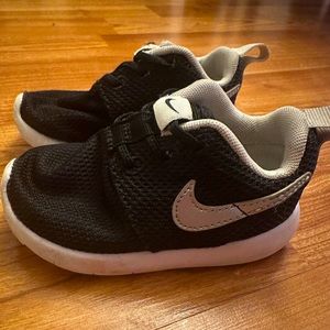 Nike Baby/toddler size 4.5 sneakers